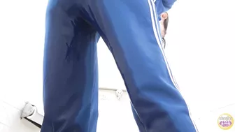 DLSL-615 04 Sports club hidden camera: girls peeing desperation situations.