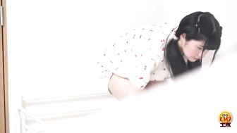 DLEE-737 02 Mis-delivered adult goods from online shop. First time incontinence masturbation.