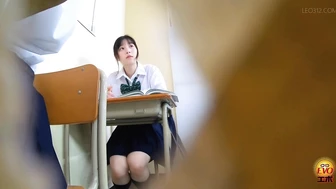 DLEE-764 01 Hidden camera inside high school. Girls line up and pee.