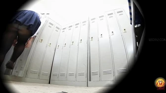 DLEE-764 01 Hidden camera inside high school. Girls line up and pee.