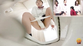 DLEE-764 02 Hidden camera inside high school. Girls line up and pee.