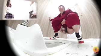 DLEE-764 02 Hidden camera inside high school. Girls line up and pee.