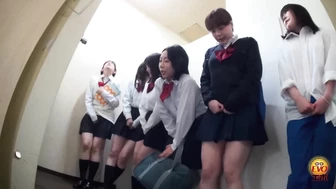 DLEE-764 05 Hidden camera inside high school. Girls line up and pee.