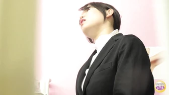 DLSL-618 02 Company’s toilet urination on the verge of leaking.