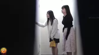 DLEE-771 02 Girls barely holding their pee while waiting by the toilet door. VOL. 5