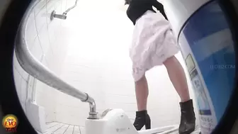 DLEE-771 02 Girls barely holding their pee while waiting by the toilet door. VOL. 5