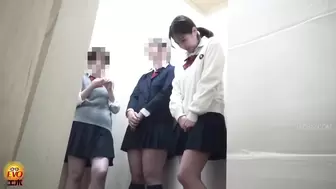 DLEE-771 03 Girls barely holding their pee while waiting by the toilet door. VOL. 5