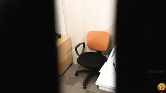 DLEE-777 03 Office lady’s slight leak and emergency toilet rush.