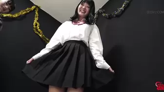 DLFF-669 02 Pee-holding matches: schoolgirl vs office lady.