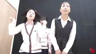 DLFF-669 03 Pee-holding matches: schoolgirl vs office lady.