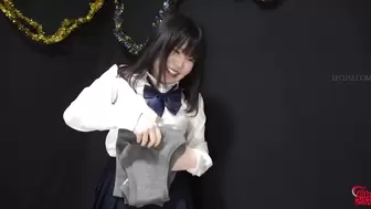 DLFF-669 04 Pee-holding matches: schoolgirl vs office lady.