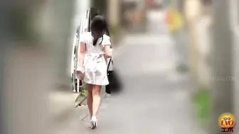 DLEE-775 01 Public toilet hidden camera: women jumping inside the toilet and popping the cork of urine champagne. VOL. 2