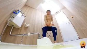 DLEE-775 02 Public toilet hidden camera: women jumping inside the toilet and popping the cork of urine champagne. VOL. 2