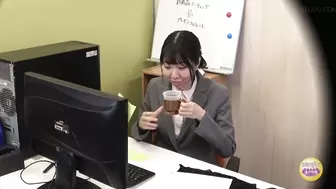 DLSL-629 02 New office lady wets herself at a meeting after her drink was mixed with diuretics.