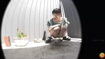DLEE-787 04 Hidden camera footage of the streets: secret peeing spots.