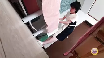 DLSL-632 04 New female beautician can’t hold it in any longer and pees herself.