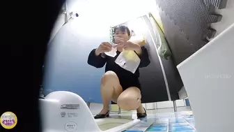 DLSL-631 02 Emergency! Office ladies ripping stockings and pushing panties aside to pee.