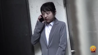 DLEE-776 03 She found a hidden camera inside the toilet but she could not stop peeing! VOL. 2