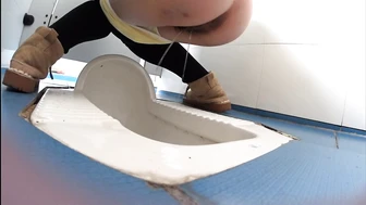 High School Girls Peeing 3