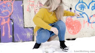 Nikki - Pissing Scene