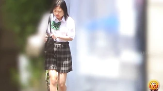 DLEE-793 03 Sudden urination urge on the way to school: schoolgirls rushing to the toilet with pre-pee drips.