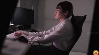 DLEE-798 01 Toilet blocked with a bucket option. What will women do? VOL. 2