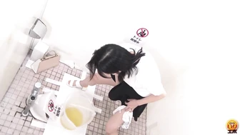 DLEE-798 03 Toilet blocked with a bucket option. What will women do? VOL. 2