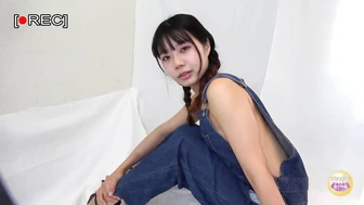 DLSL-640 04 Erotic model photoshoot: leaks and big urinations.