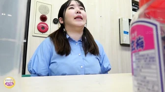 DLSL-640 04 Erotic model photoshoot: leaks and big urinations.