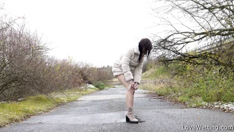 Alexa Throat - Pissing scene