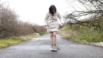 Alexa Throat - Pissing scene