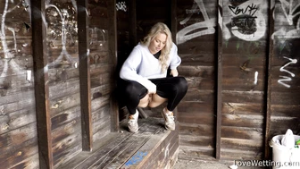 Nikki - Pissing scene