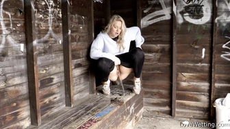 Nikki - Pissing scene