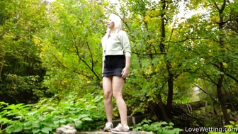 Nikki - Pissing scene