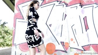 Vanessa Leone - Pissing scene