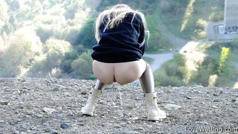 Vanessa Leone - Pissing scene