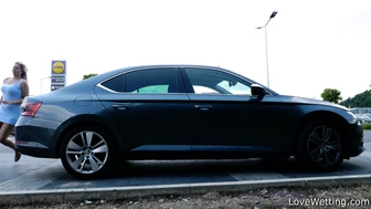 Nikki - Pissing scene