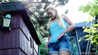 Izzy Delphine - Pissing scene