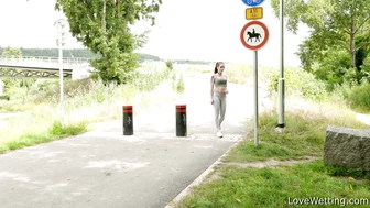 Alia Star - Pissing scene