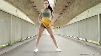 Alia Star - Pissing scene