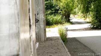 Alia Star - Pissing scene