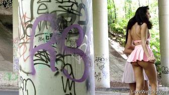 Betzz + Mitzi - Pissing scene