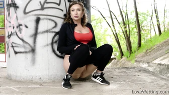 Julia Smile - Pissing scene