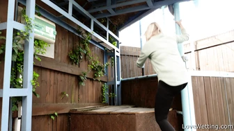 Nikki - Pissing scene