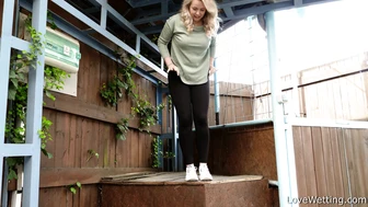 Nikki - Pissing scene