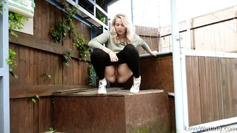 Nikki - Pissing scene