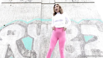 Julia Smile - Pissing scene