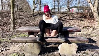 Naomi Bennet - Pissing scene