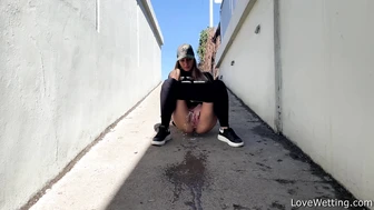 Naomi Bennet - Pissing scene