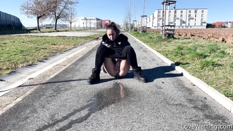 Naomi Bennet - Pissing scene